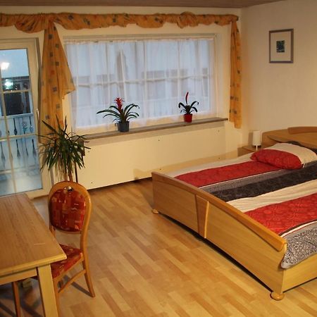 Ferienwohnung Mit 4 Schlafzimmer Fuer 2 Bis 9 Gaeste----Apartment With 4 Bedrooms For 2 To 9 Guests Norimberga Esterno foto